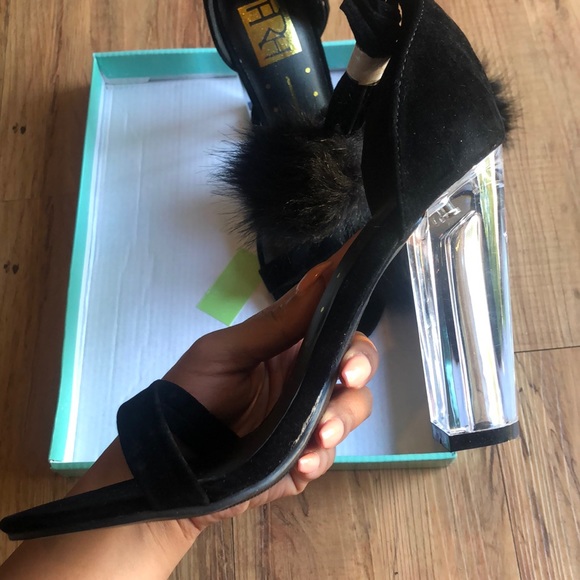 Tight up black clear heel with puff - Picture 5 of 6